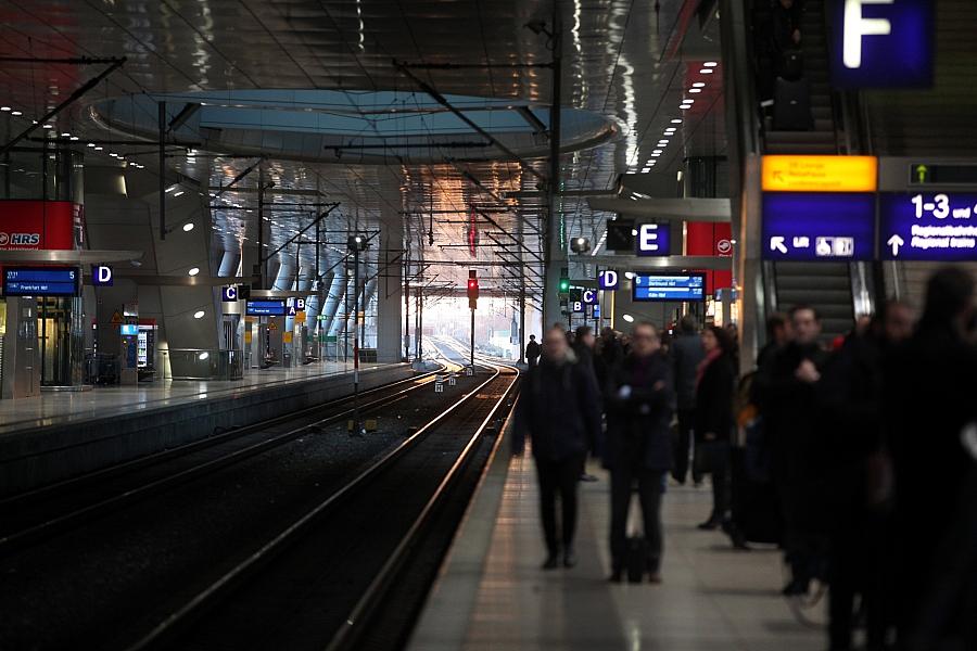 Die Linke fordert kostenlose ICE-Fahrten und Preismoratorium für Familien in den Ferien