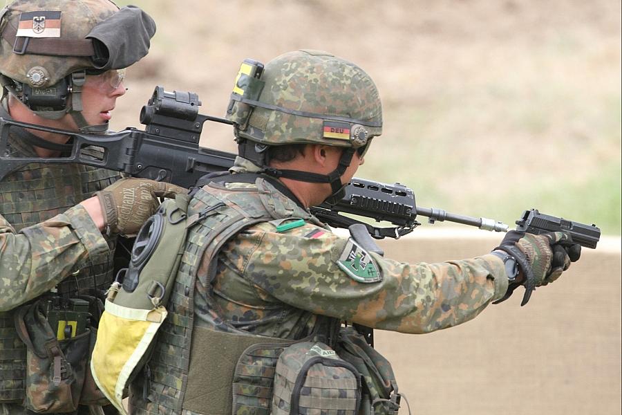 SPD setzt auf bessere Bezahlung für Bundeswehrsoldaten statt Wehrpflicht