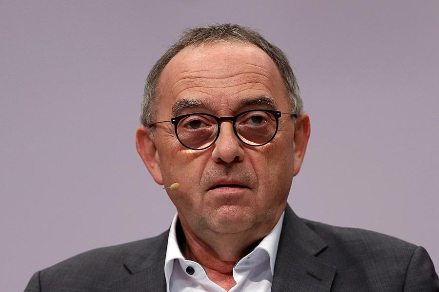 Walter-Borjans kritisiert Klingbeils Verteidigungspolitik und fordert mehr Dialogbereitschaft