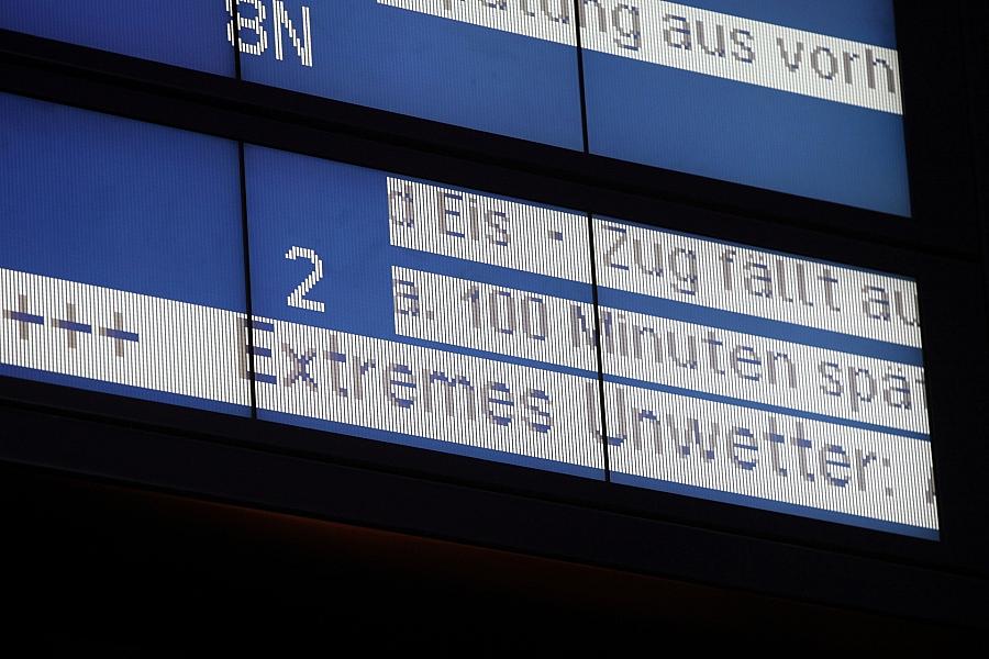 Bundesverkehrsminister fordert drastische Verbesserung der Bahn-Pünktlichkeit und Sauberkeit