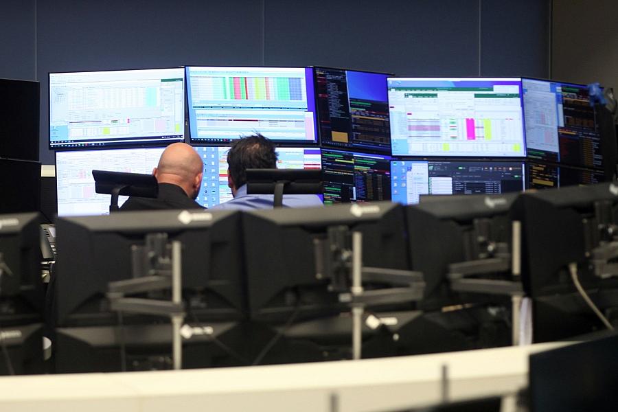 Dax steigt deutlich: Heidelberg Materials und Siemens führen Gewinner an