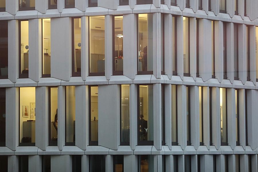 Ifo-Beschäftigungsbarometer sinkt: Unternehmen in Deutschland zögern bei Neueinstellungen