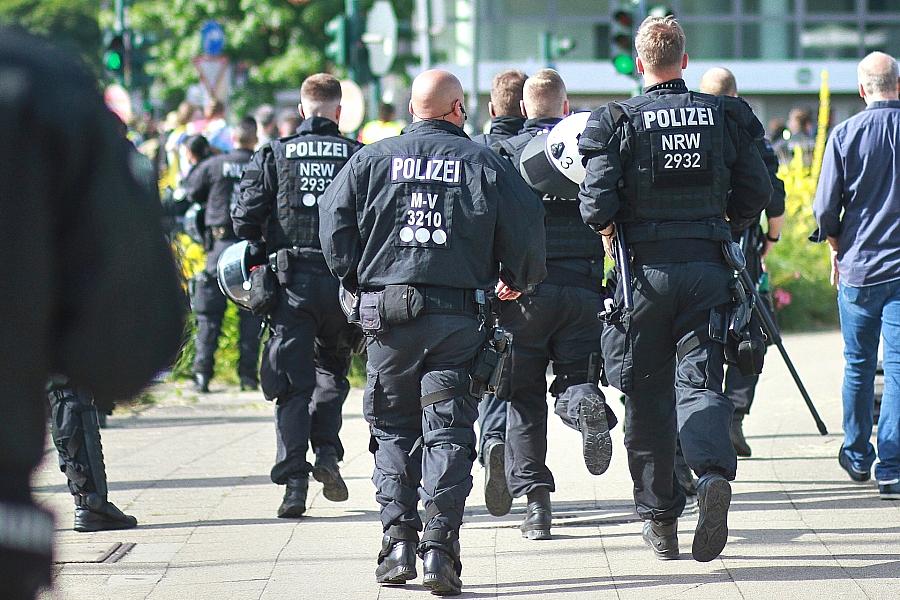 Polizei befreit Senior aus in der Sonne geparktem Auto in Wittenburg