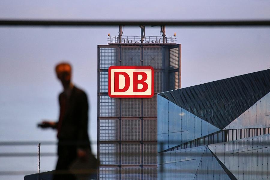 Bundesverkehrsminister will Deutsche Bahn enger führen und Strukturen überprüfen