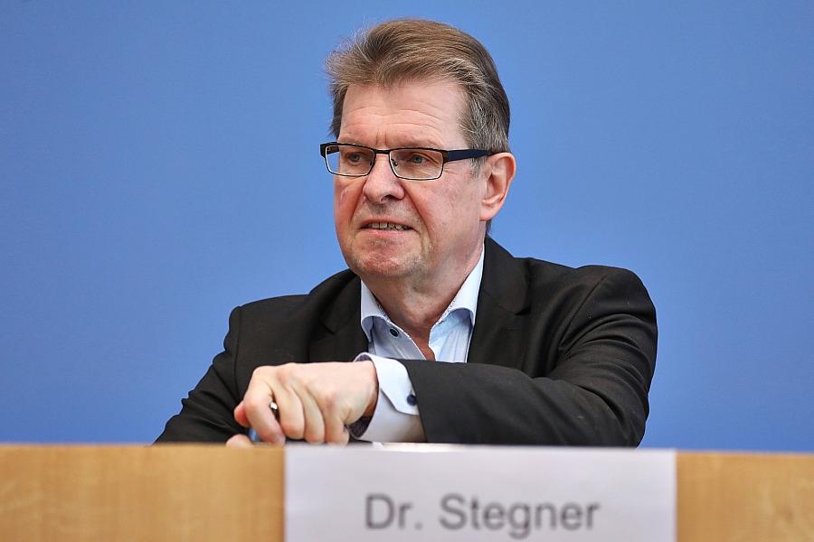 SPD-Politiker Stegner kritisiert US-Angriffe auf Iran und warnt vor Eskalation im Nahen Osten