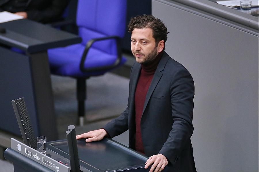 Grünen-Chef Banaszak fordert schnelles AfD-Verbotsverfahren wegen Radikalisierung