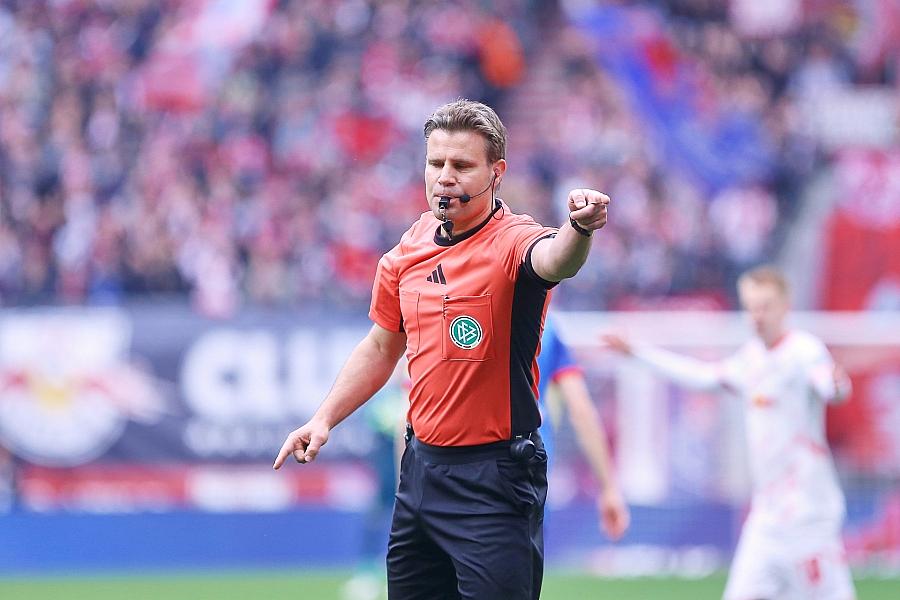 Felix Brych über KI im Fußball: Schiedsrichter bleiben unverzichtbar