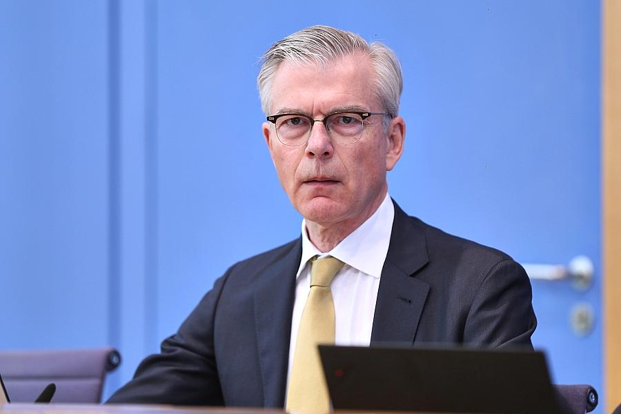 Wirtschaftsweiser kritisiert Rentenpläne als ungerecht und kostspielig für junge Generationen