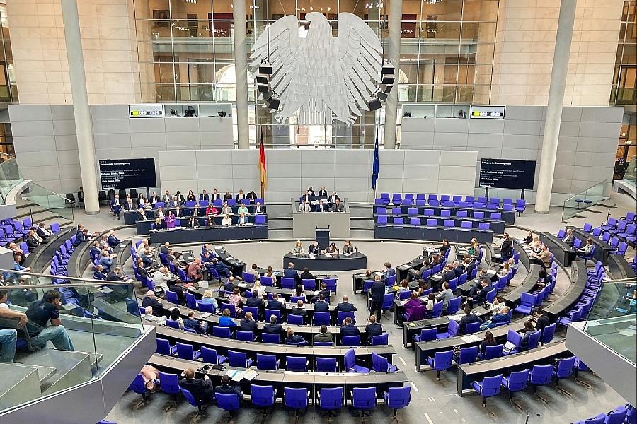 Bundestag beschließt Investitionssofortprogramm mit Steuersenkungen für Unternehmen
