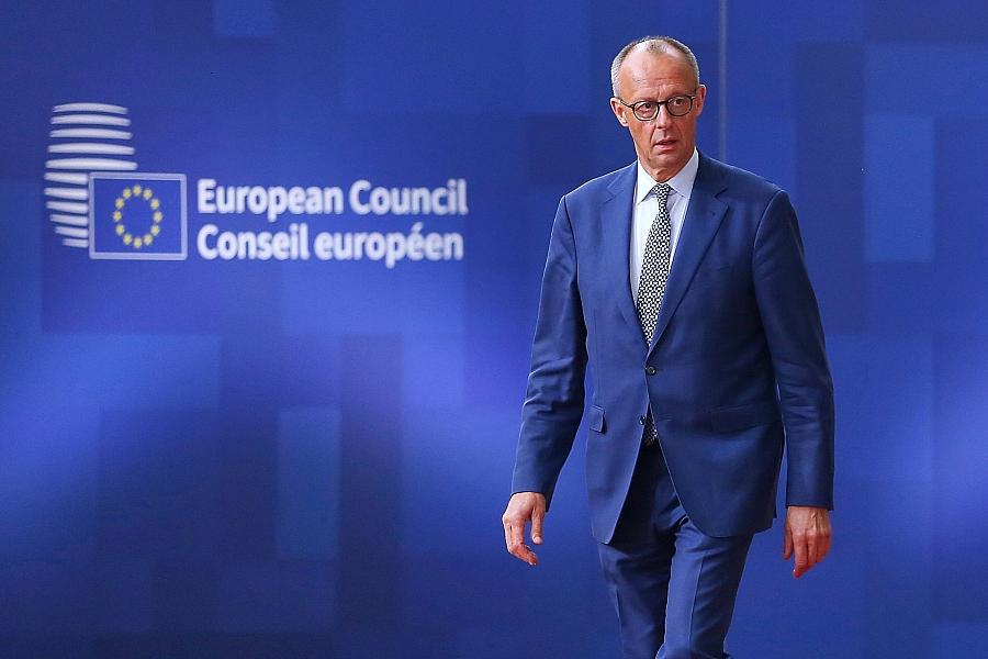 Friedrich Merz betont Wirtschaftsthemen beim Europäischen Rat und fordert Handelsabkommen