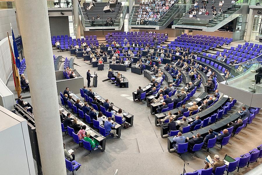 Bundestag beschließt Aussetzung des Familiennachzugs für subsidiär Schutzberechtigte