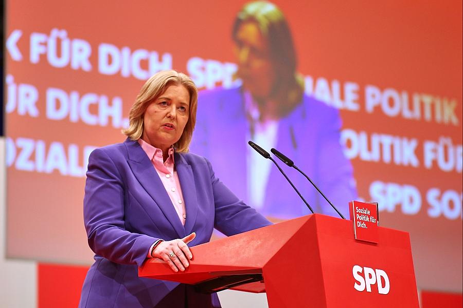 Bärbel Bas kritisiert „Klassenkampf von oben“ beim SPD-Parteitag