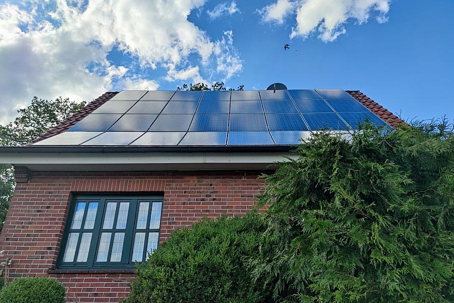 Familien setzen auf erneuerbare Energien: Studie zeigt hohe Bereitschaft für Photovoltaik und Wärmepumpen