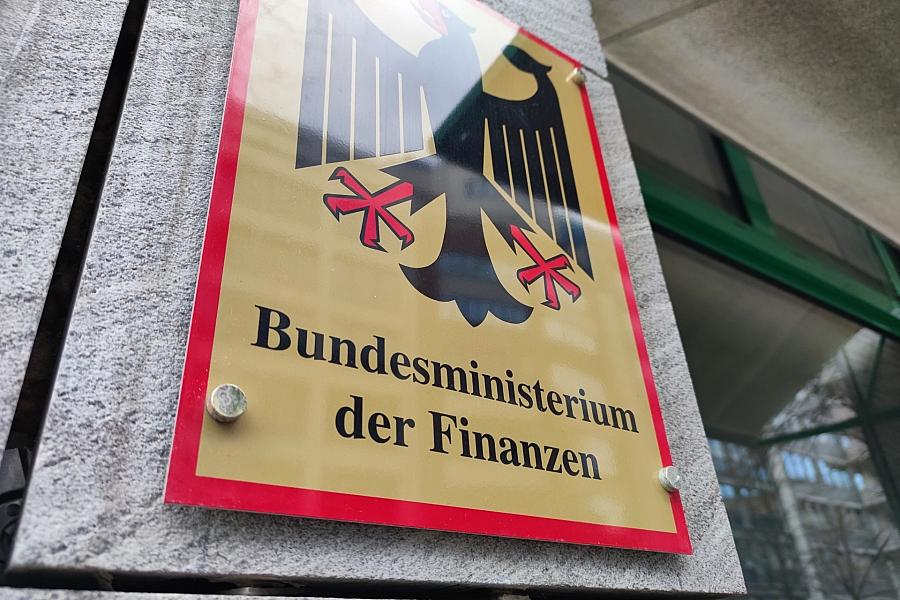 Haushaltslücke wächst auf über 150 Milliarden Euro – Klingbeils Finanzplanung mit Billionen-Schulden