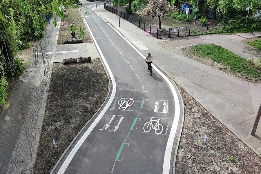 Neuer Radweg an der B 321 zwischen Bergrade Dorf und Neuhof freigegeben