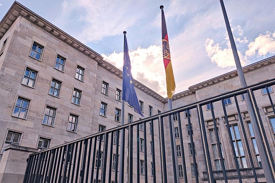 Bundesregierung übererfüllt Schuldenbremse 2024 mit 55,7 Milliarden Euro