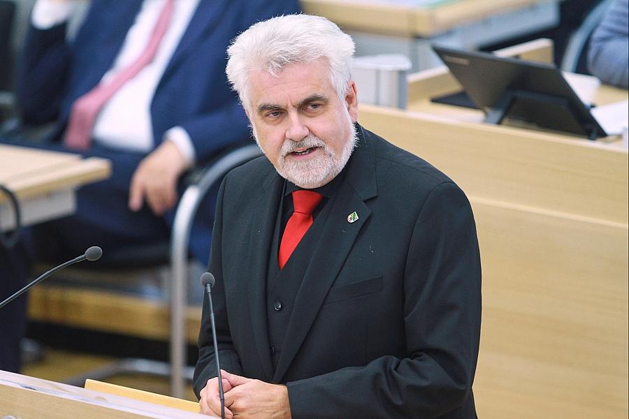 Sachsen-Anhalts Energieminister fordert schnelleren Stromnetzausbau mit Freileitungen