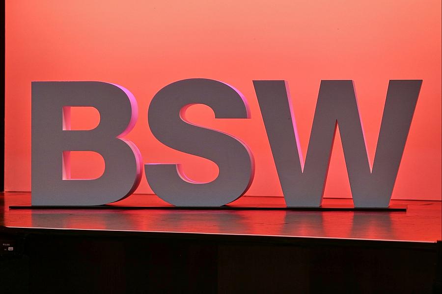AfD und BSW Gespräche: Politikwissenschaftler warnt vor Schaden für Wagenknechts Partei
