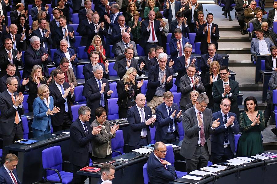 Transparency Deutschland fordert schärfere Regeln für Fraktionsfinanzierung im Bundestag