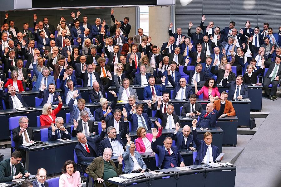 AfD will seriöser erscheinen: Strategiewechsel für mögliche Regierungsbeteiligung