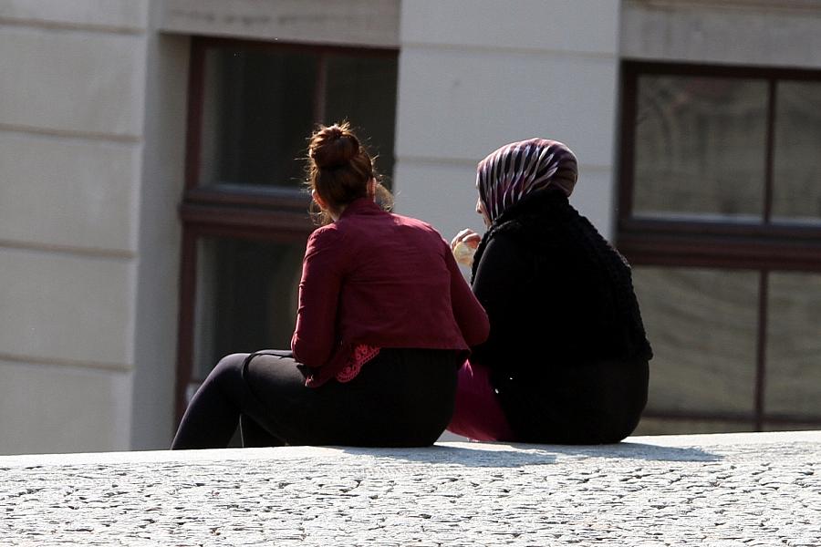 Ungleichbehandlung bei Ämtern und Behörden: Jeder Fünfte betroffen – Migranten und Menschen mit Behinderung besonders häufig