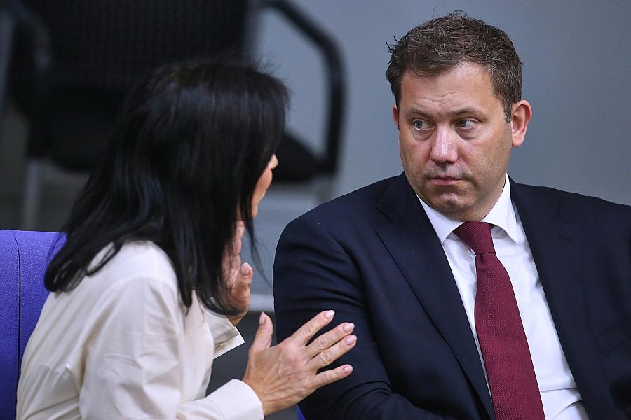 Lars Klingbeil kritisiert Rentenalter-Debatte: SPD hält an Altersgrenze 67 fest