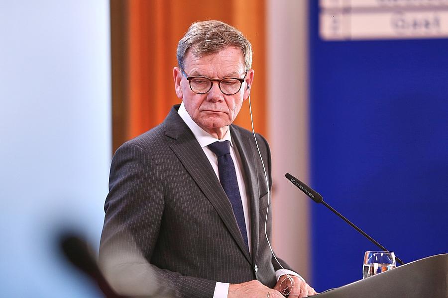 Außenminister Wadephul verteidigt diplomatischen Kurs und gesteht Fehler ein