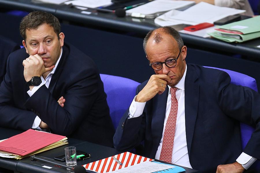 Ifo-Chef Fuest kritisiert Merz Wirtschaftspolitik und fordert Rentenreformen