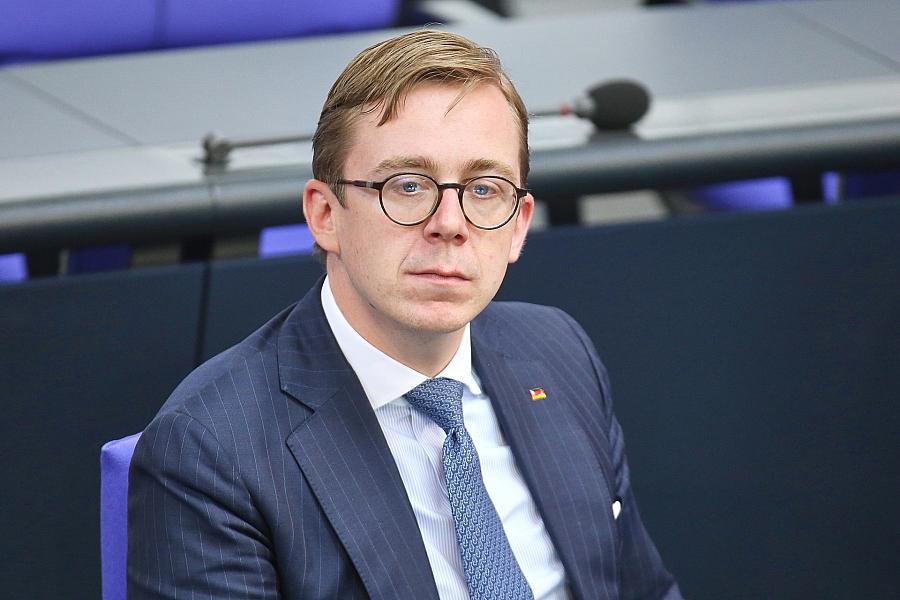 Philipp Amthor bekräftigt Zweifel an Verfassungsrichterkandidatin Brosius-Gersdorf wegen Menschenwürde-Debatte