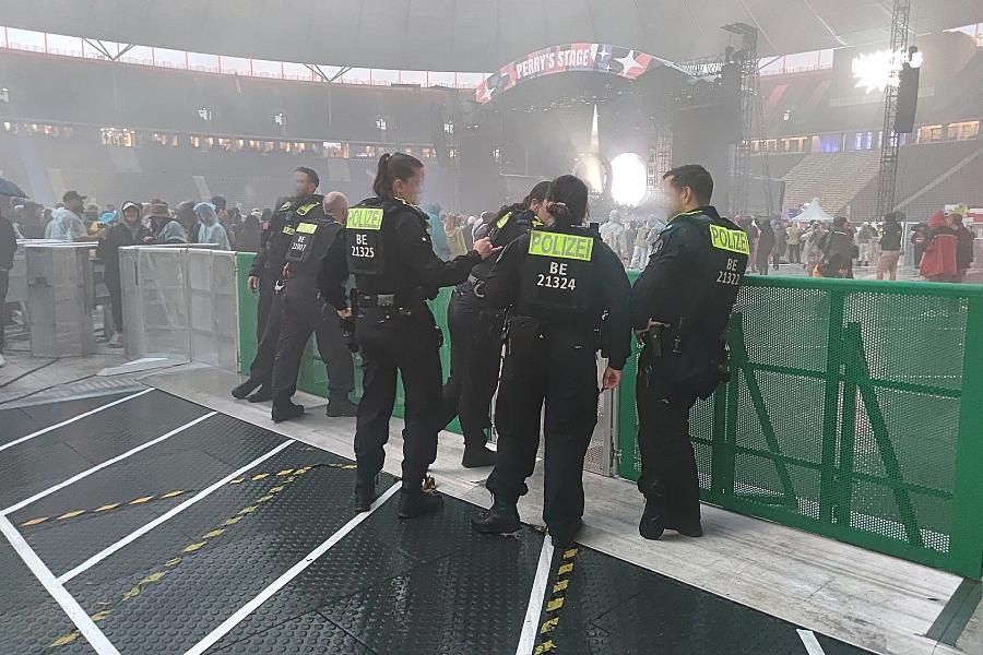 Berliner Polizei mit langem Partywochenende vorerst zufrieden