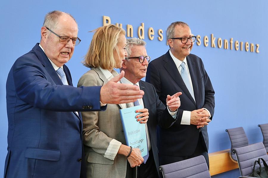 Hendrik Wüst fordert Staatsreform für mehr Tempo und weniger Bürokratie in Deutschland