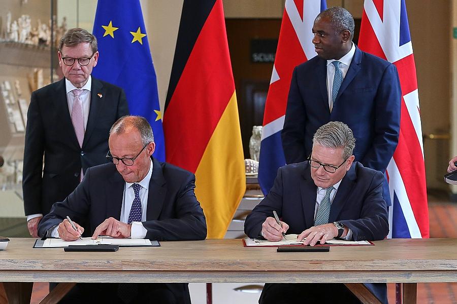 Deutschland und Großbritannien stärken Zusammenarbeit mit „Freundschaftsvertrag“