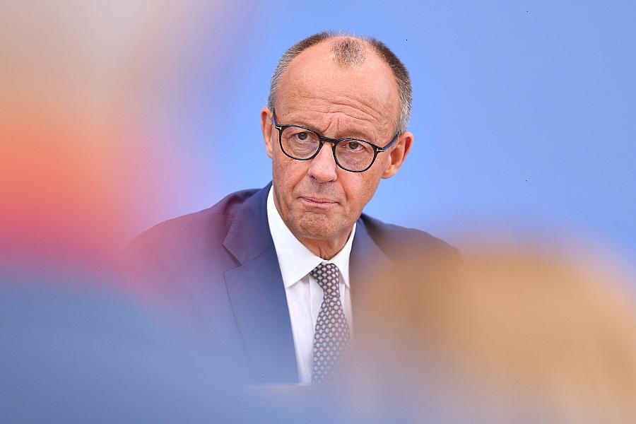 Merz will trotz Wahl-Eklat Abgeordneten freie Hand lassen