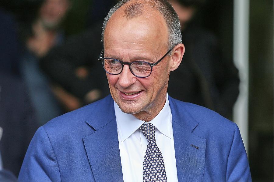 Bundeskanzler Friedrich Merz plant Besuch des Frauen-EM-Finales bei deutscher Beteiligung