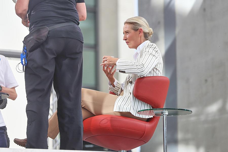 Philipp Ruch bewertet gestörtes ARD-Interview mit Alice Weidel als Erfolg