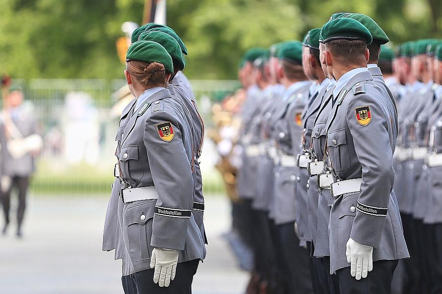 Militärexperte Neitzel kritisiert Pistorius: Bundeswehr-Reform mit Mängeln