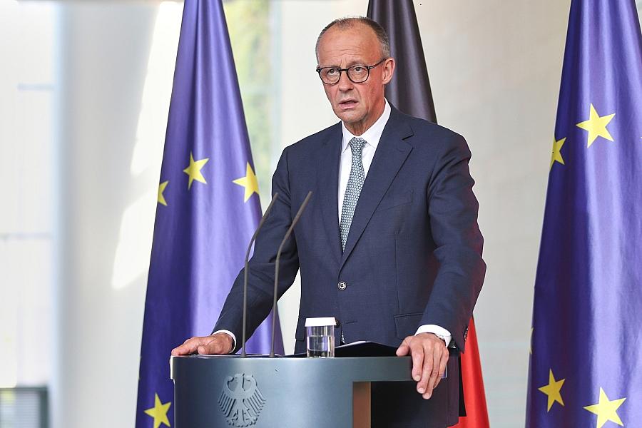 Friedrich Merz kündigt Luftbrücke für Gaza an – Zusammenarbeit mit Jordanien