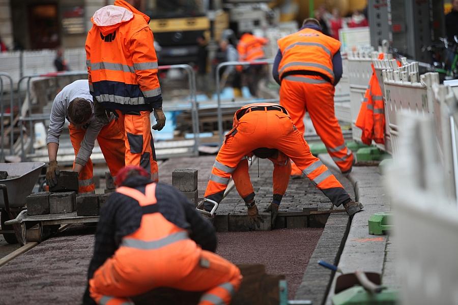 Erwerbstätigenzahl bleibt im Juni nahezu unverändert