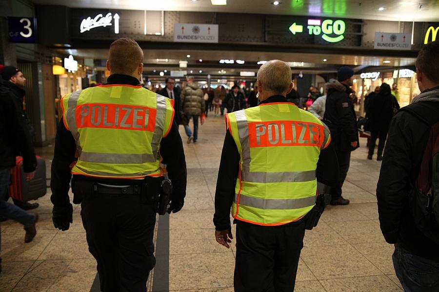 Anstieg von Gewalt- und Waffendelikten an deutschen Bahnhöfen und in Zügen im ersten Halbjahr 2025