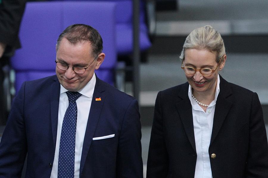Forsa: AfD führt mit 26 Prozent vor Union – Wirtschaftspessimismus auf Höchststand