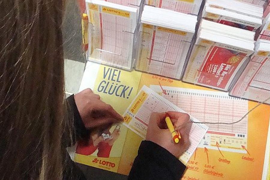 Lottozahlen vom Samstag: 10, 21, 33, 35, 36, 44 und Superzahl 6