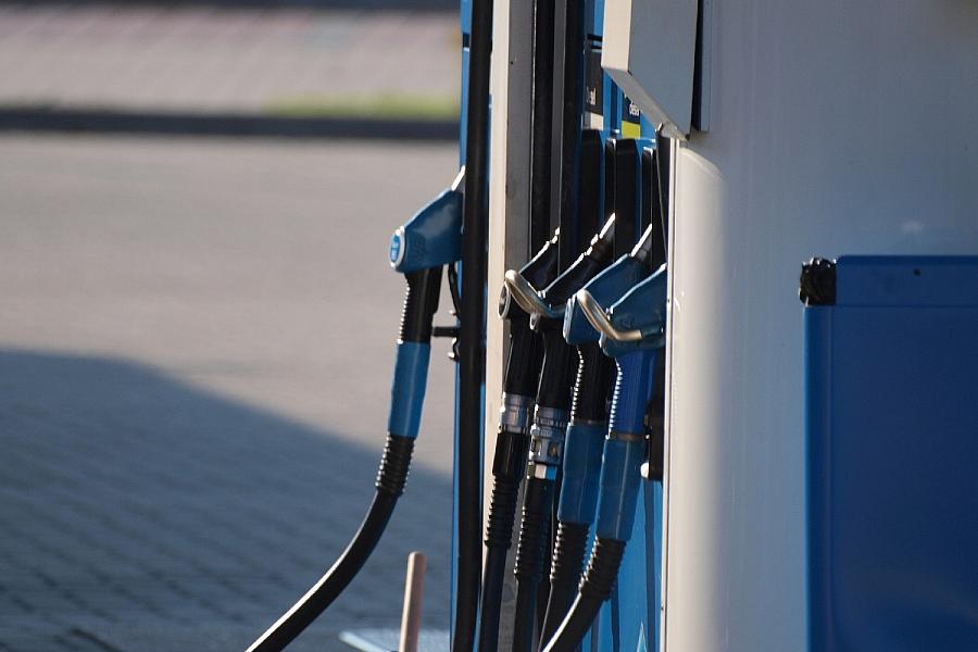 Spritpreise steigen wieder: ADAC meldet Anstieg bei Super E10 und Diesel
