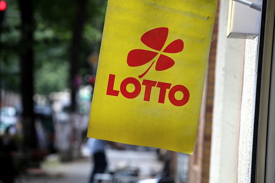 Lottozahlen 6 aus 49 gezogen: 9, 11, 13, 30, 41, 46 – Superzahl 3