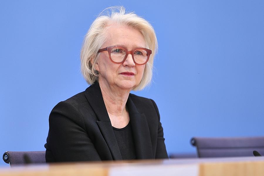 Schnitzer warnt vor Kollaps der Sozialversicherungen und fordert Reformen