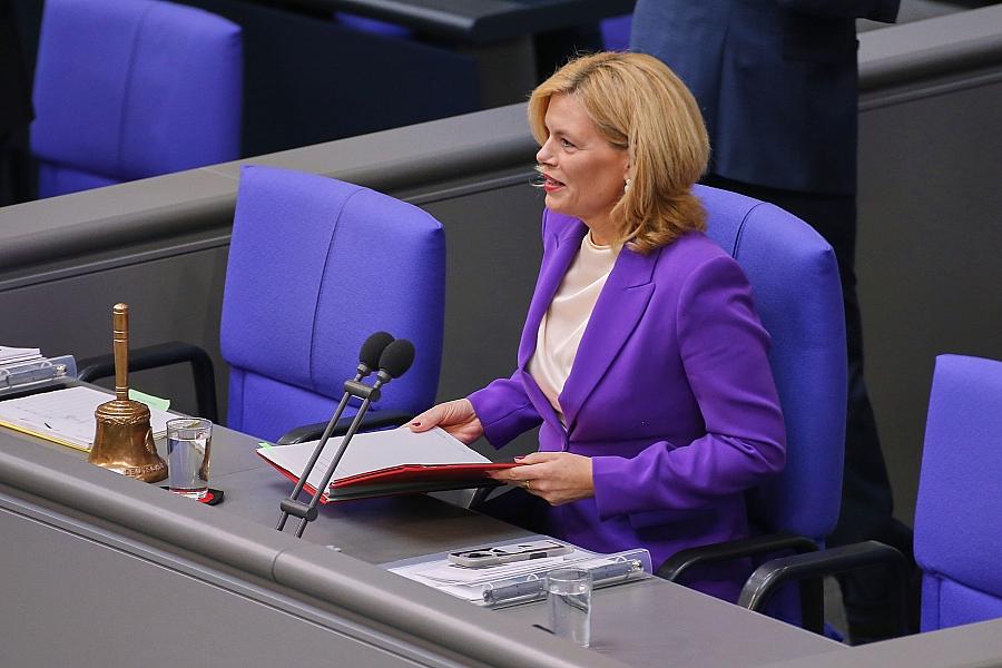 Bundestagspräsidentin Julia Klöckner weist Kritik zurück
