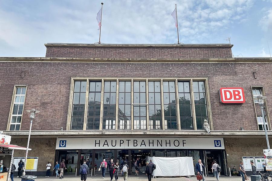 Deutsche Bahn behebt Schäden nach Brandanschlag – Züge fahren wieder