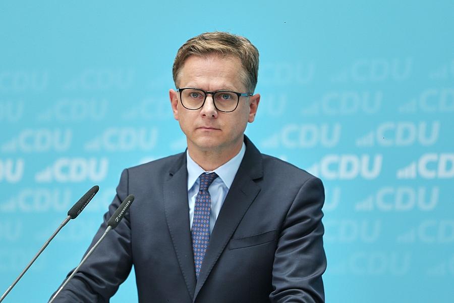 CDU-Generalsekretär Linnemann sieht Schröders Agenda 2010 als Vorbild für Arbeitsmarktreformen