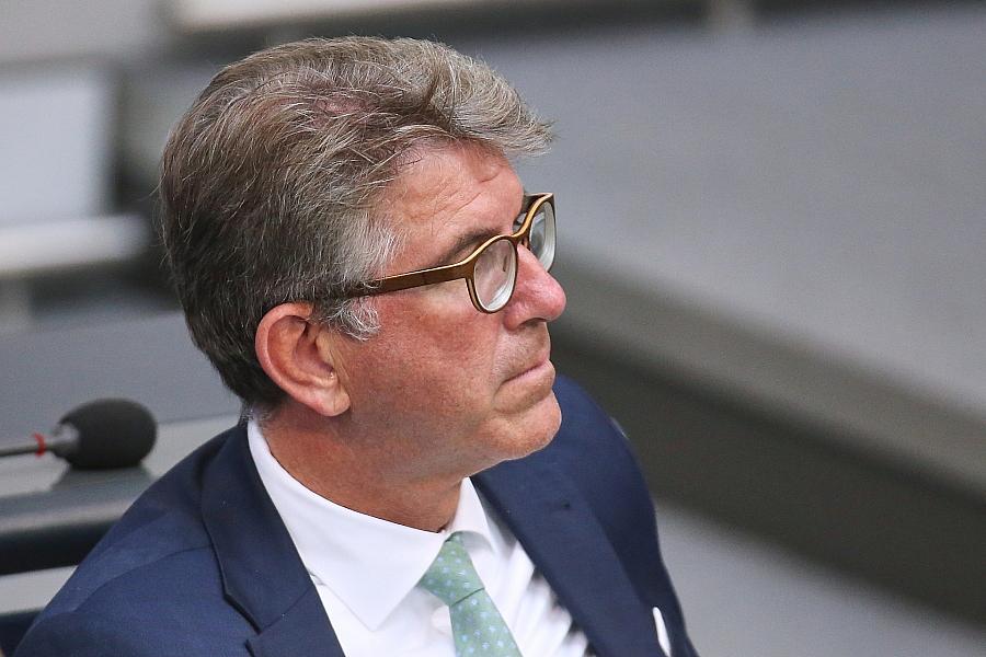 Kulturstaatsminister Weimer verteidigt Merz-Entscheidung zu Israel-Waffenhilfe