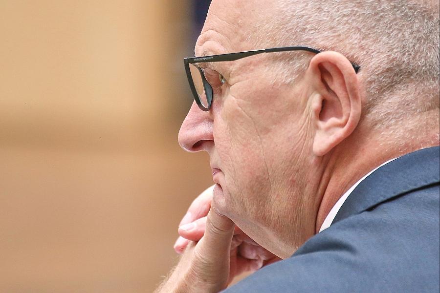 Brandenburgs Ministerpräsident Woidke räumt Fehler im Umgang mit der AfD ein und unterstützt Verbotsverfahren