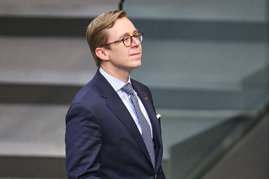 Philipp Amthor will Bürokratiekosten um 16 Milliarden Euro jährlich senken